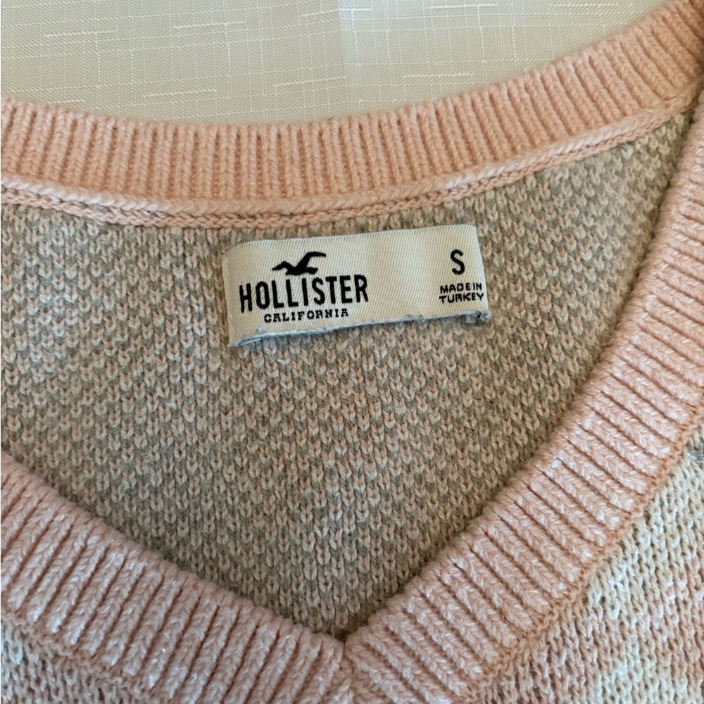 Hollister Women's Soft Pink V-Neck Sweater Vest